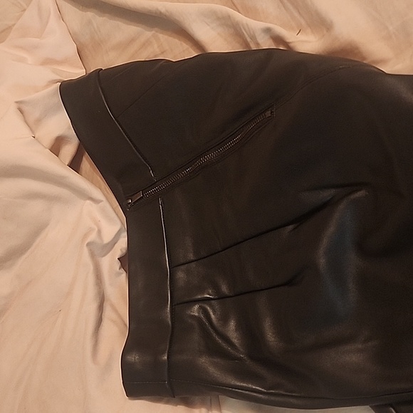 Faux Leather skirt - Picture 2 of 2